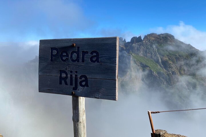 PR1 Sunrise Pico do Arieiro Self-Guided Hiking Transfer