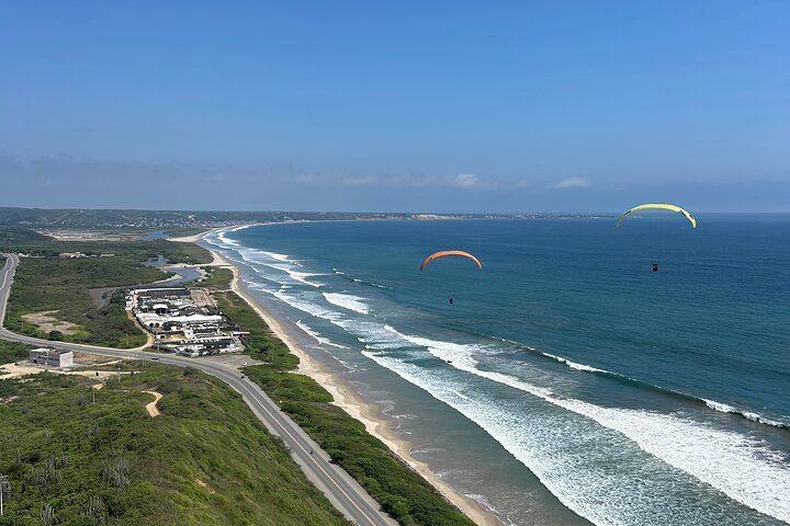 Ecuador Paragliding Montañita
