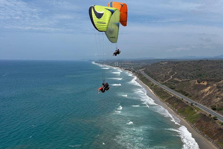 Ecuador Paragliding Montañita
