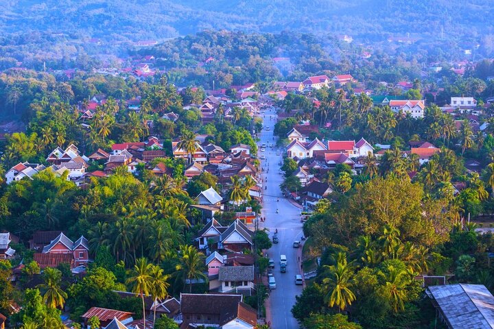 Luang Prabang Private Cultural Tour and Pak Ou Caves River Cruise