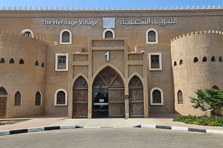 Saudi Arabia Tour from Bahrain with traditional meal