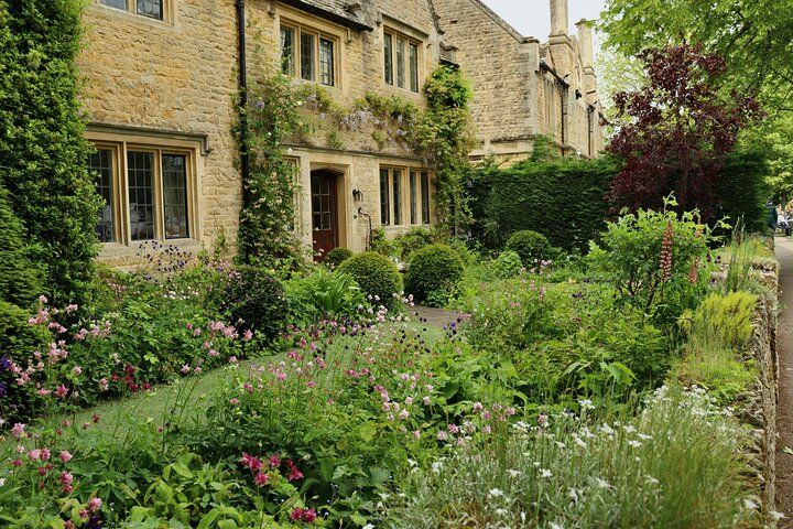 Private Full Day Cotswolds Tour from London Historic Towns