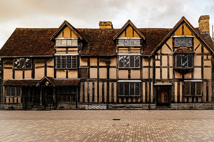 Private Full Day Cotswolds Tour from London Historic Towns