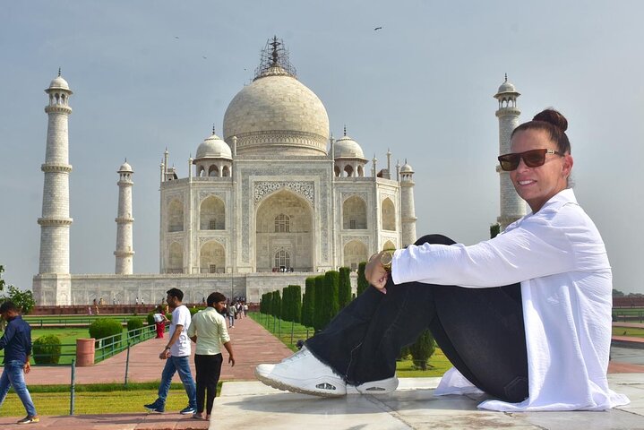 Overnight Taj Mahal & Agra Fort Tour From Delhi