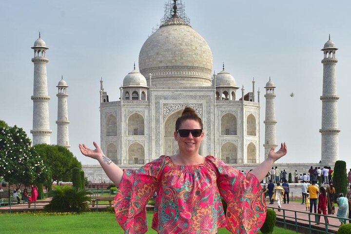 Overnight Taj Mahal & Agra Fort Tour From Delhi