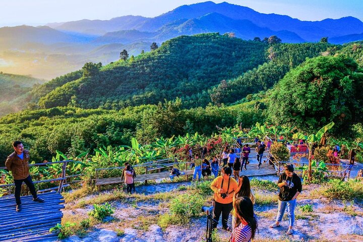 Luang Prabang Private Cultural Tour and Pak Ou Caves River Cruise