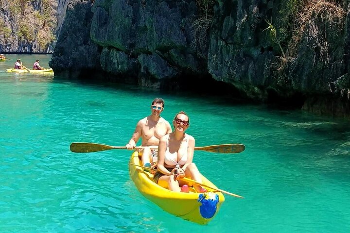 El Nido Private Speedboat Adventure Tour with Island Lunch