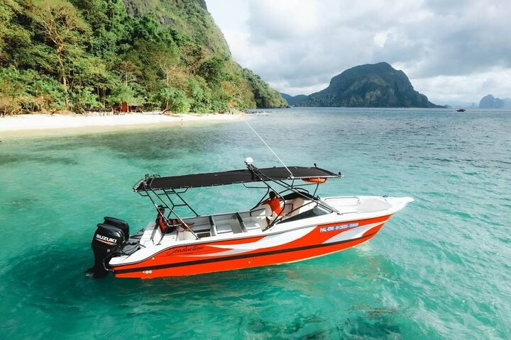 El Nido Private Speedboat Adventure Tour with Island Lunch
