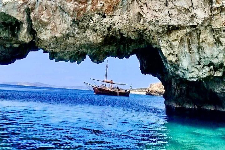 A Boat Trip to the Pirate Caves & Blue Lagoon