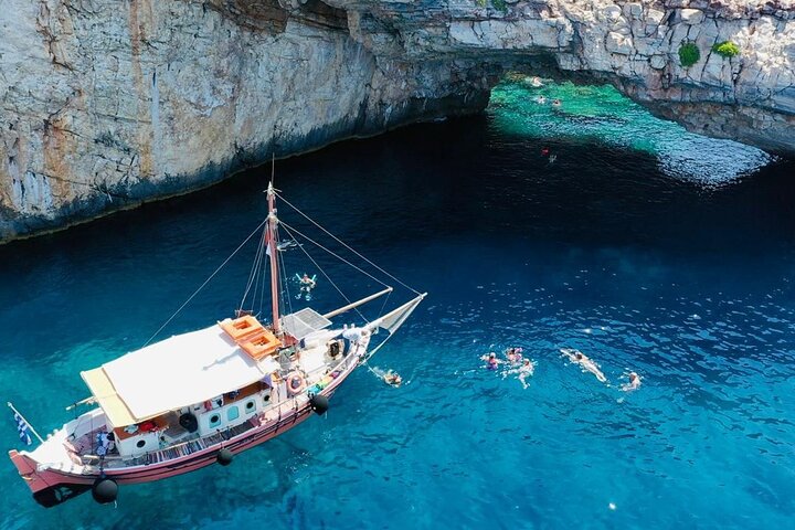 A Boat Trip to the Pirate Caves & Blue Lagoon