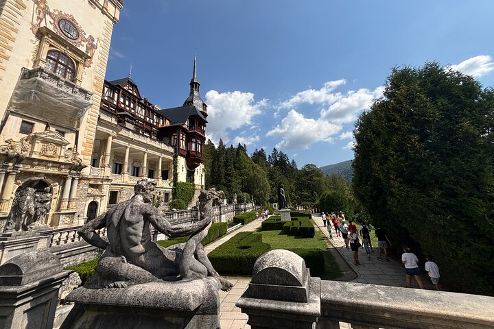 From Brașov Bran Castle, Peleș, Cantacuzino and Sinaia