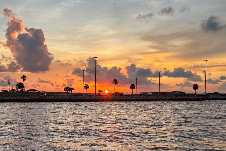 Galveston Sunset Tour – Sophisticated Adult Oriented Cruise