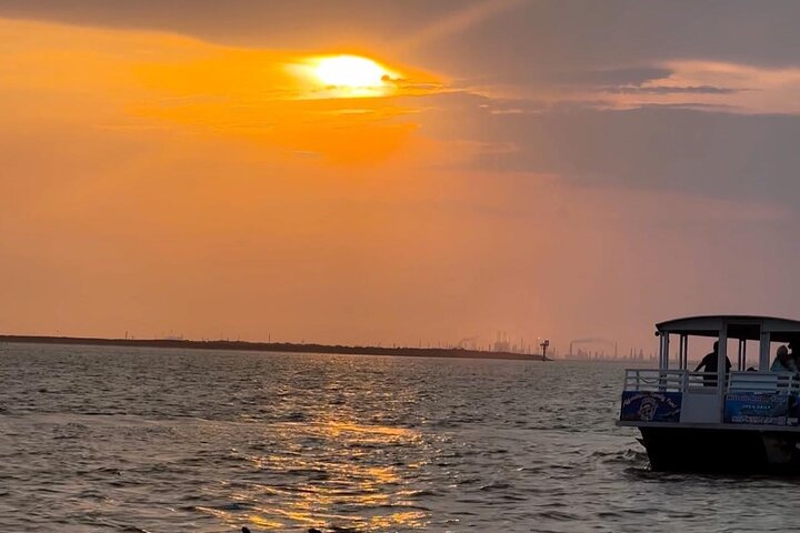 Galveston Sunset Tour – Sophisticated Adult Oriented Cruise