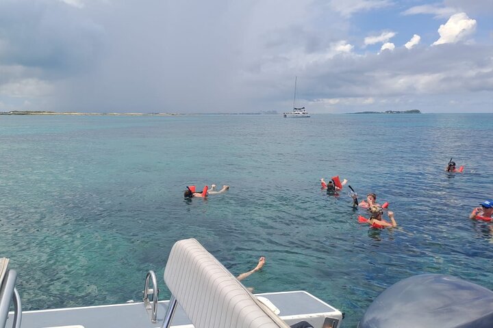 4hr Private Tour Island Hop Snorkel w/ Turtles & Sip Bahama Mamas