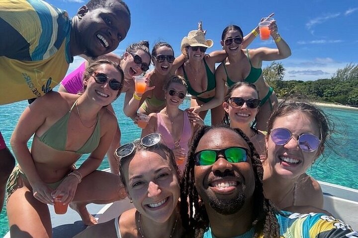 4hr Private Tour Island Hop Snorkel w/ Turtles & Sip Bahama Mamas