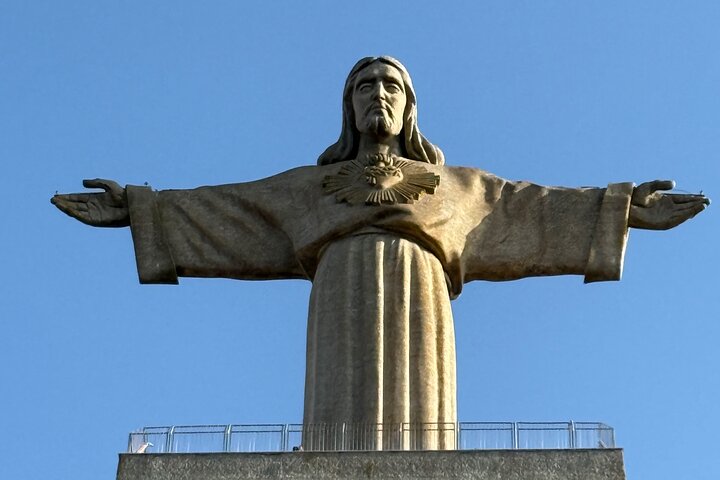 Almada Horse Walk on the Beach Taste Vins and Christ King
