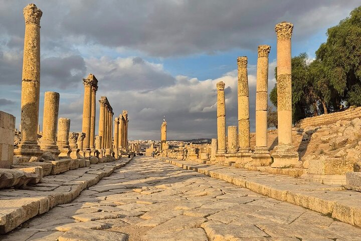 Jerash and Dead Sea with Resort Access & Lunch