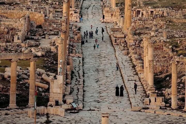 Jerash and Dead Sea with Resort Access & Lunch