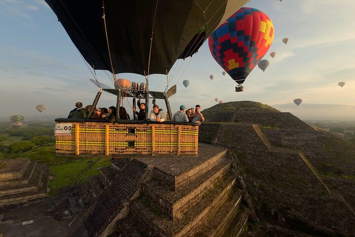 Hot Air Balloon Flight Teotihuacan + Pickup + Breakfast Cave
