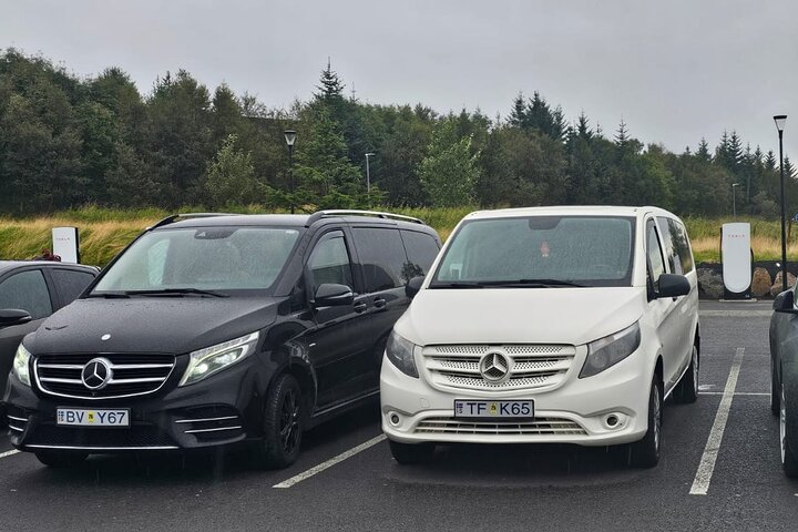 Keflavik Airport: One-way Private Transfer to/from Reykjavik