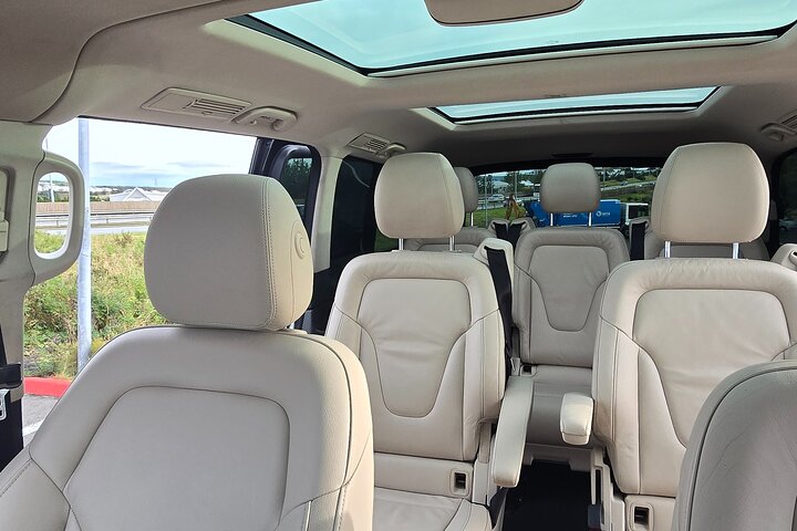 Keflavik Airport: One-way Private Transfer to/from Reykjavik