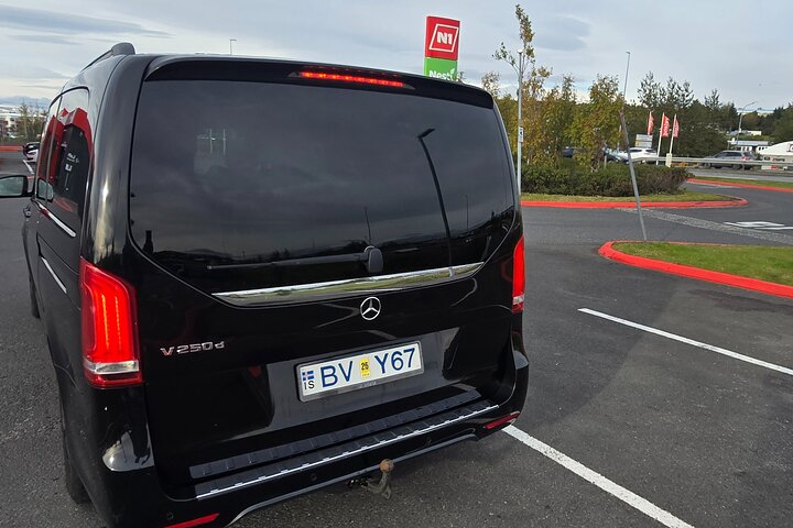 Keflavik Airport: One-way Private Transfer to/from Reykjavik