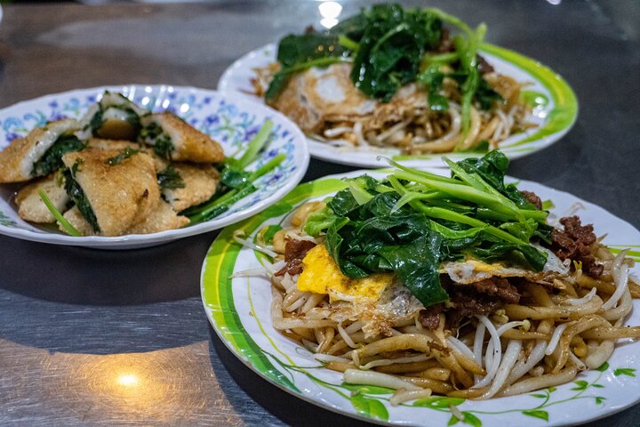 Phnom Penh Evening Foodie Vespa Tour / Tuk Tuk Available