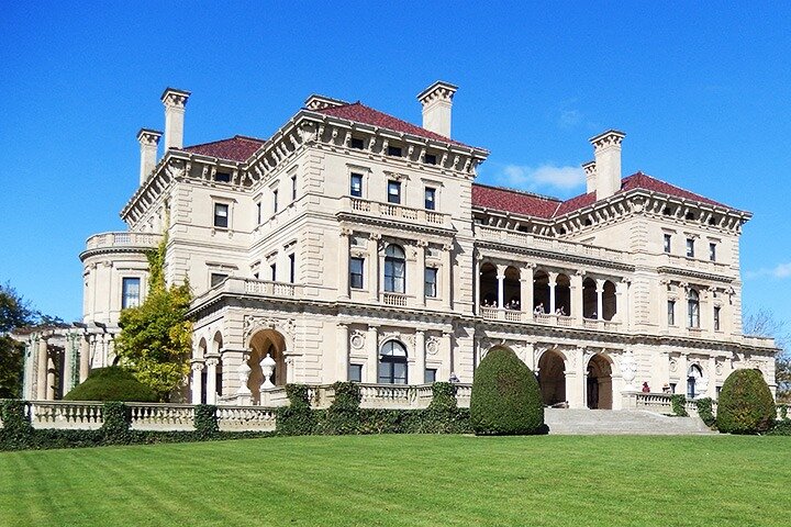 Newport Gilded Age Mansions Trolley Tour w/ Breakers Ticket (8+)