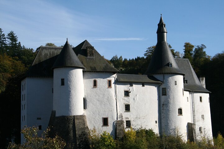 Luxembourg: WWII Battlefield, Castle & Abbey Private Day Tour