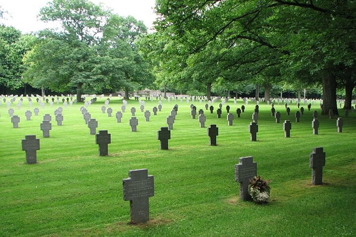 Luxembourg: WWII Battlefield, Castle & Abbey Private Day Tour