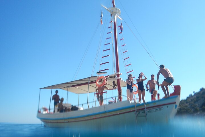 Naxos: Shared Traditional Boat Trip to Rina Cave from Panermos.