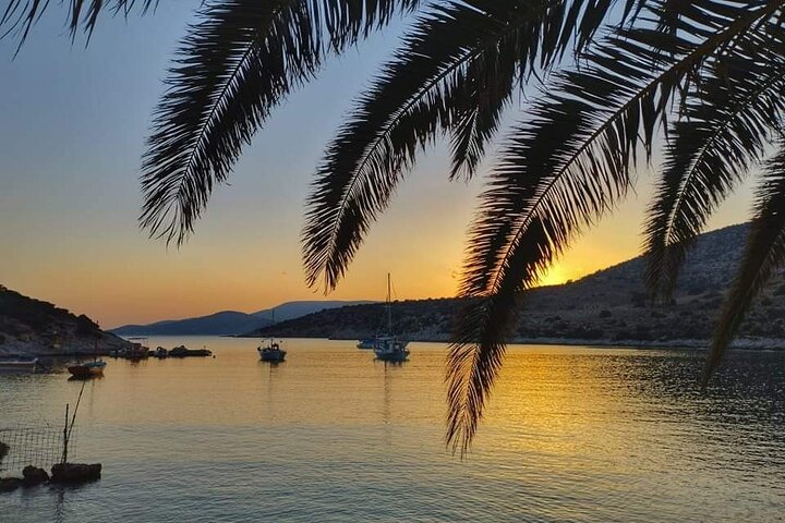 Naxos: Shared Traditional Boat Trip to Rina Cave from Panermos.