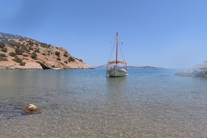 Naxos: Shared Traditional Boat Trip to Rina Cave from Panermos.