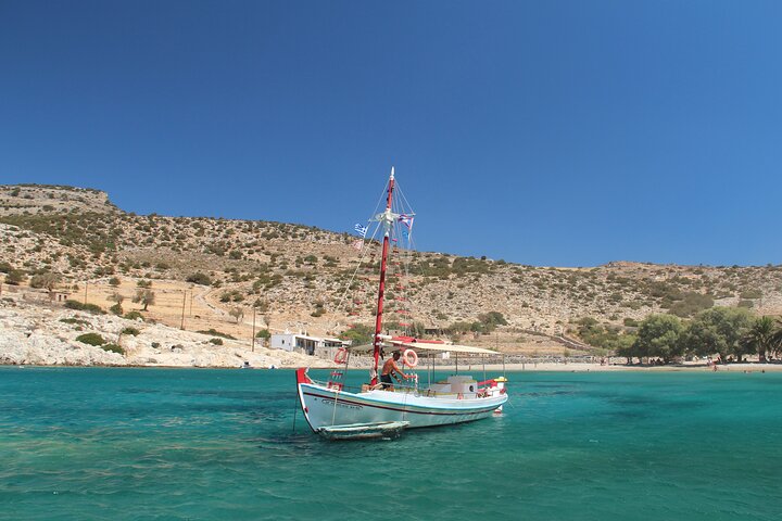 Naxos: Shared Traditional Boat Trip to Rina Cave from Panermos.