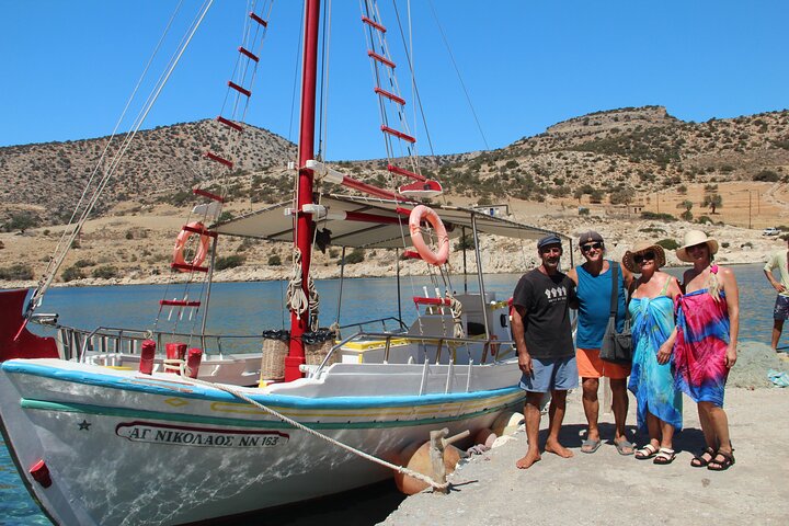 Naxos: Shared Traditional Boat Trip to Rina Cave from Panermos.
