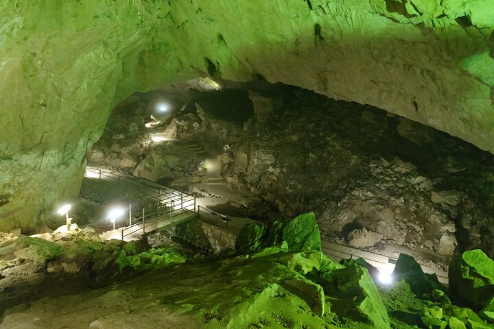 Yamaguchi Highlights and Scenic Wonders Tour from Shimonoseki