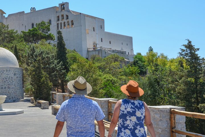 Santorini Highlights Small-Group Tour with Wine Tasting option