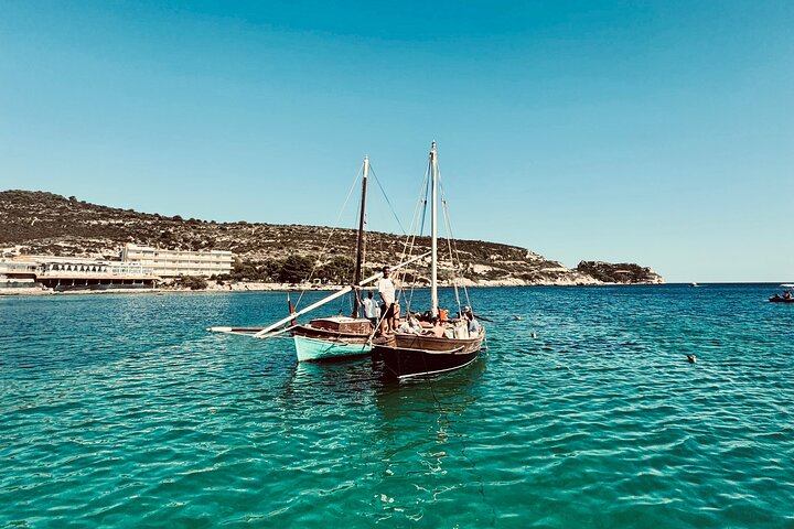Cagliari boat tour : 5 swim stops, snorkeling & Sardinian aperitif