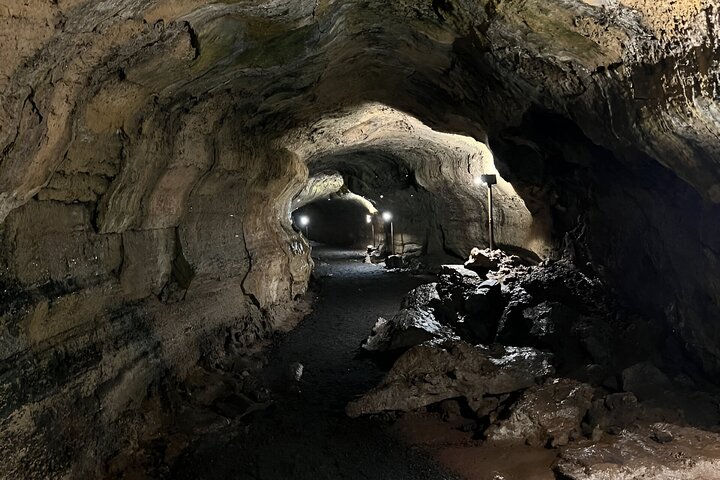 Full Day Santa Cruz Rancho and Lava Tunnels Tour of Bahia