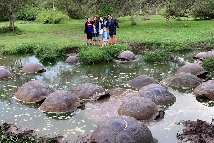 Full Day Santa Cruz Rancho and Lava Tunnels Tour of Bahia