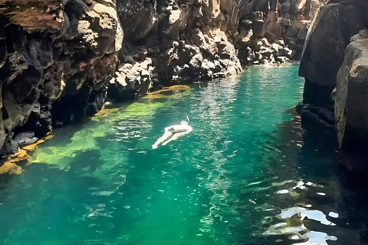 Full Day Santa Cruz Rancho and Lava Tunnels Tour of Bahia