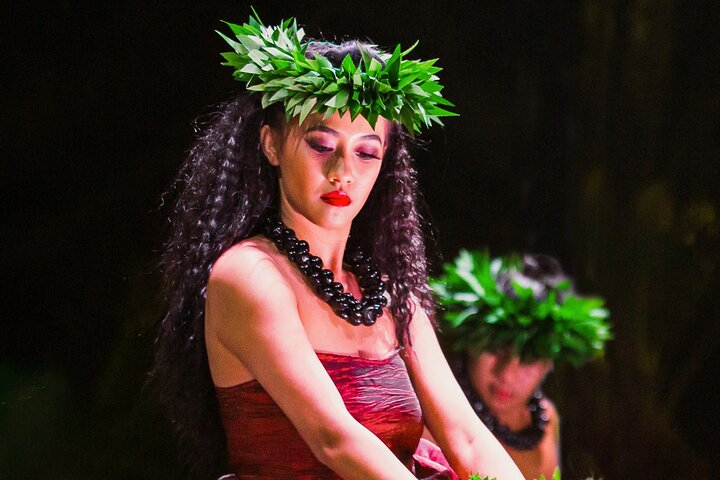 Oahu: Ka Moana Lūʻau at Aloha Tower – Oceanfront Luau Show