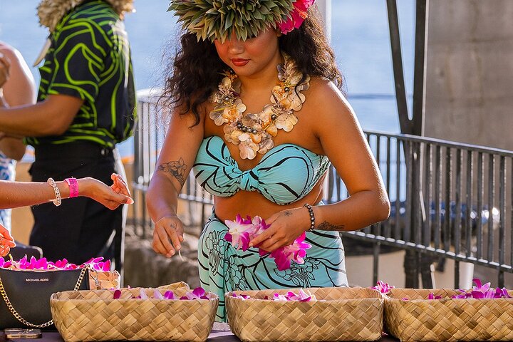 Oahu: Ka Moana Lūʻau at Aloha Tower – Oceanfront Luau Show