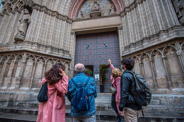 Barcelona all included: Sagrada, Park Güell, Montjuic & Gothic