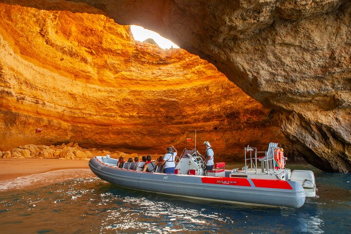 Portimão to Benagil: Adrenaline Wave 90 Minutes Cave Tour