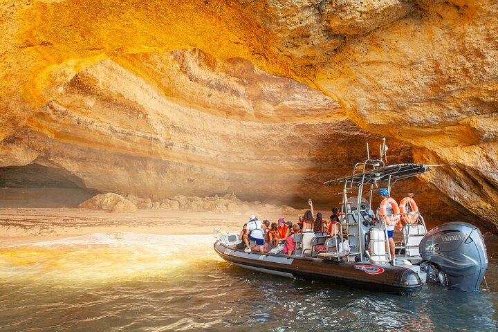 Portimão: Benagil Caves Speedboat Tour