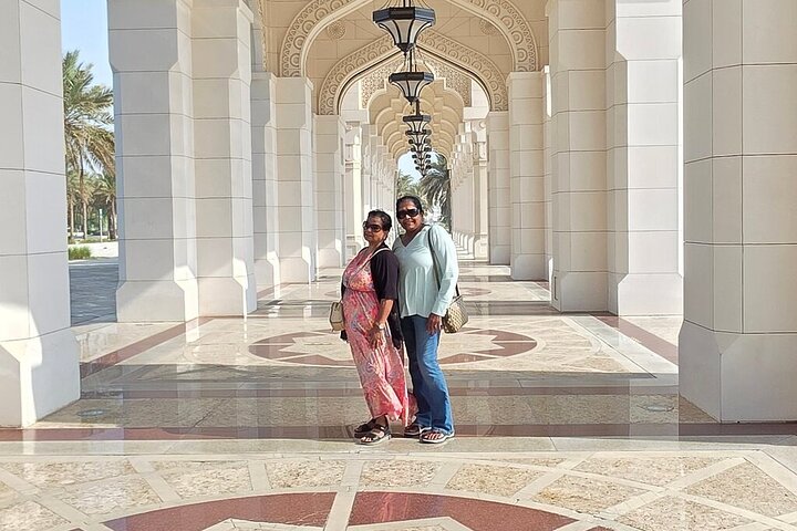 Abu Dhabi Top 15 Must-See Attractions with Grand Mosque and Souks