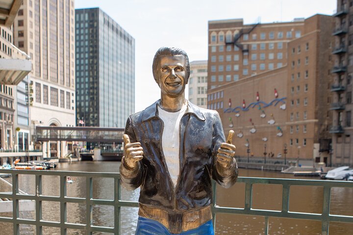 Milwaukee Food Tour with 5 Local Favorites Tastings & Secret Dish