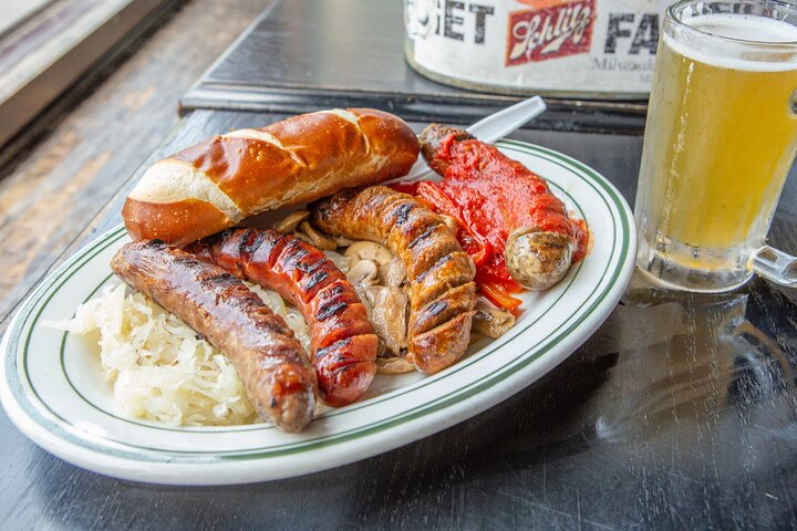 Milwaukee Food Tour with 5 Local Favorites Tastings & Secret Dish