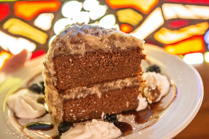 Milwaukee Food Tour with 5 Local Favorites Tastings & Secret Dish